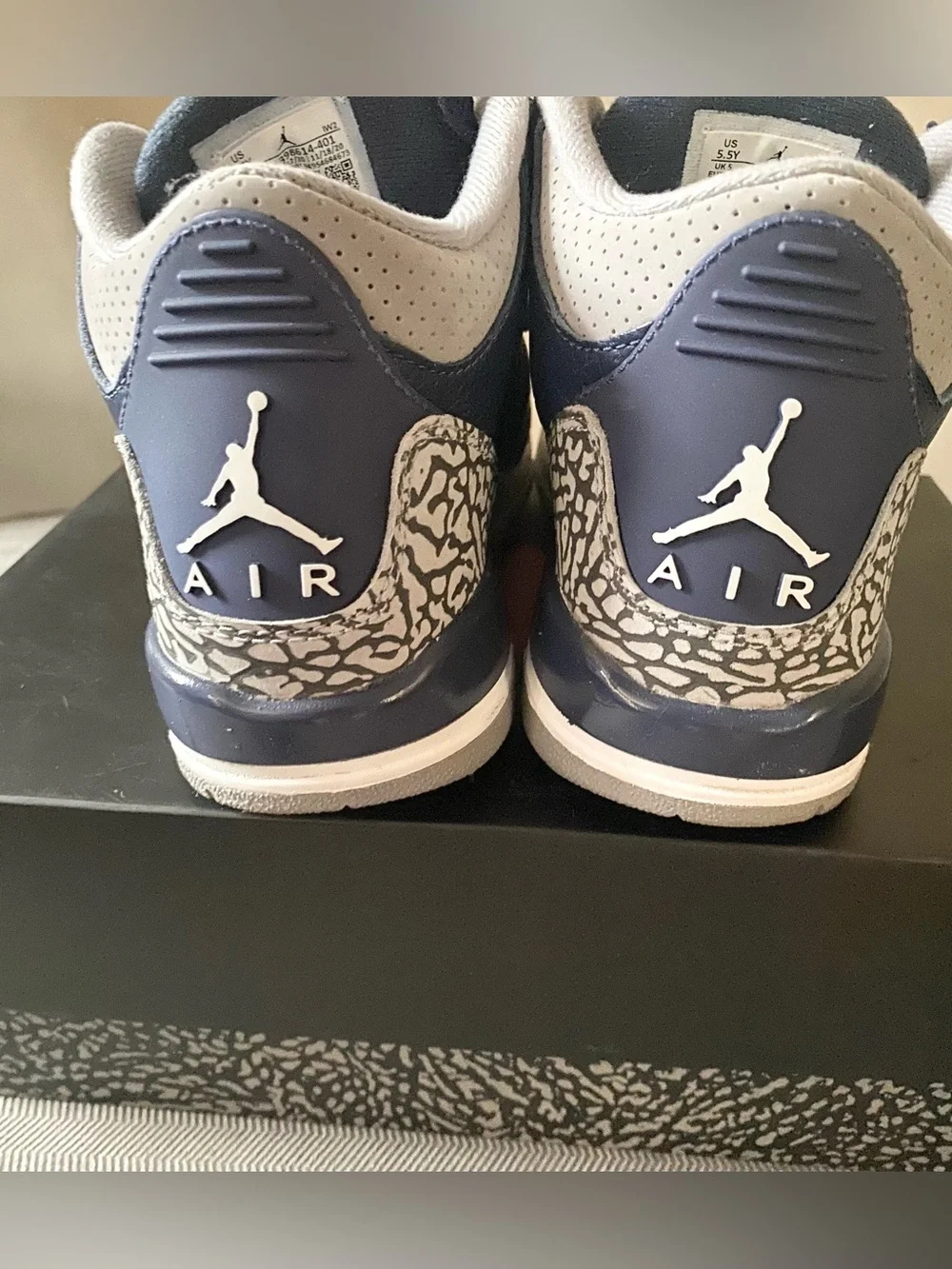 Jordan Retro 3 Men’s Sneakers - Navy/Light Gray